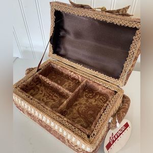 Petite vintage sewing basket